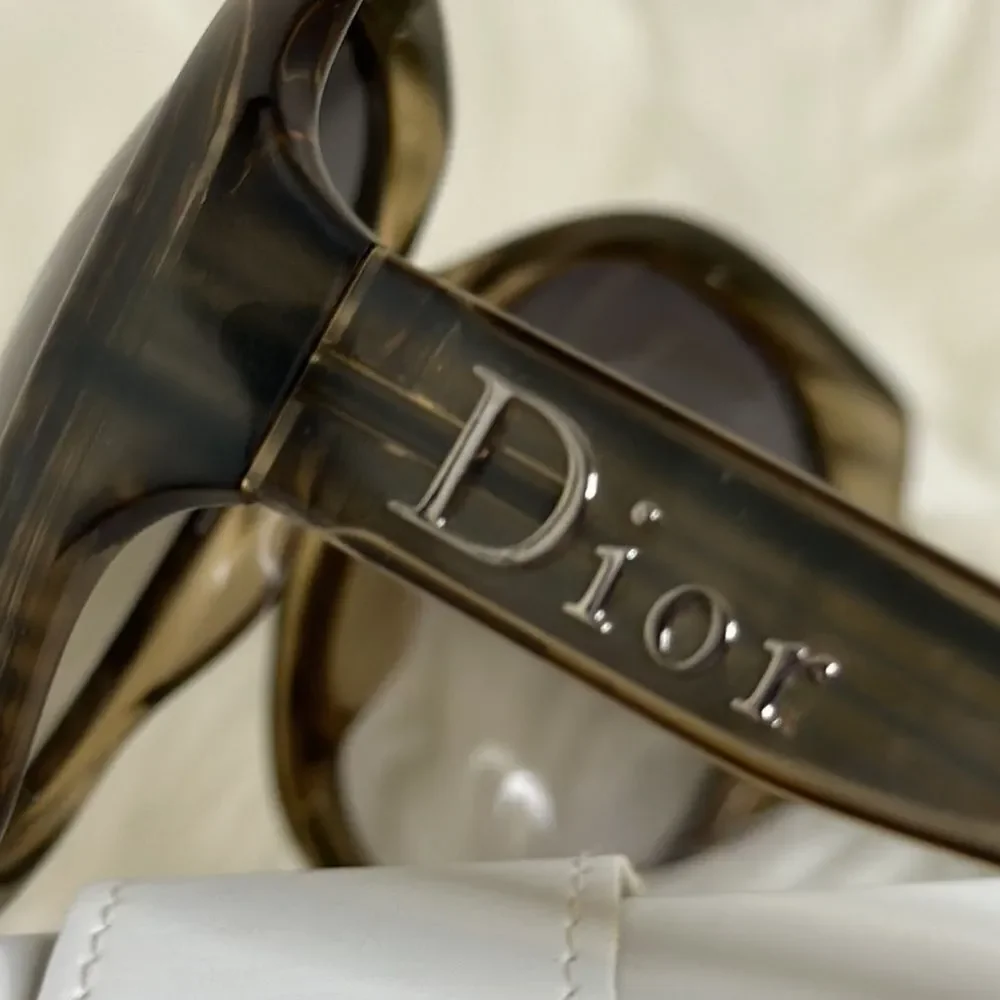 💯Authentic Dior Sunglasses with Case🍀